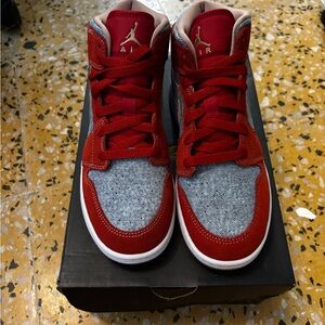 Air Jordan 1 Mid Demin Red